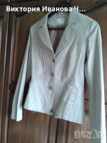 Нов сив  дамски костюм 42н, снимка 2 - Костюми - 54264391