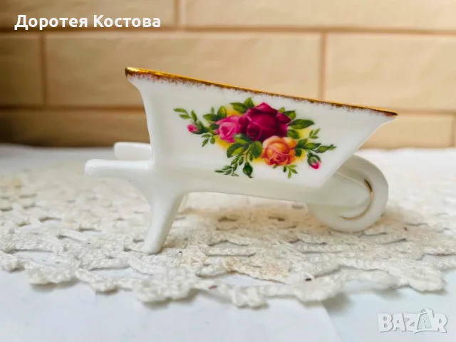 ROYAL ALBERT малка порцеланова количка от Англия с декор рози