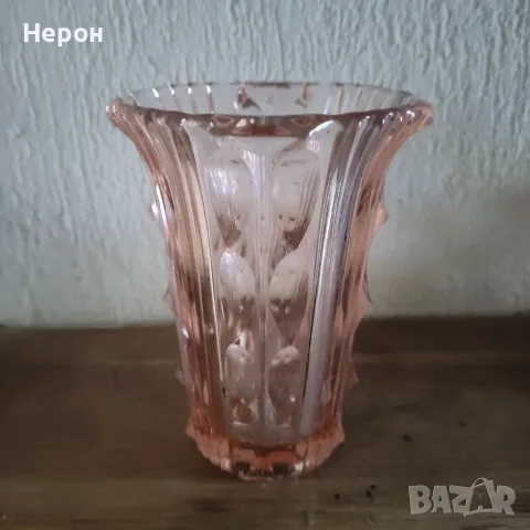 Стъклена ваза цветна