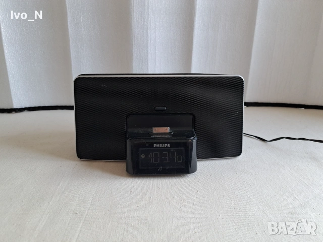 Радио часовник Philips DC 220.
