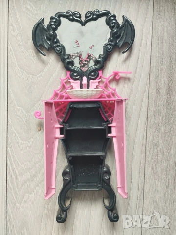 Тоалетка Монстър Хай Дракулаура Monster High Draculaura , снимка 2 - Кукли - 54376185