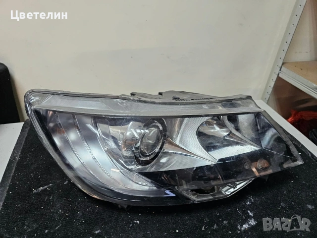 Десен фар Skoda Superb Xenon desen far шкода супърб, снимка 2 - Части - 54488498