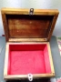 Стара ДЪРВЕНА КУТИЯ за БИЖУТА Тип РАКЛА с КРАСИВ МЕДЕН ОБКОВ, снимка 3