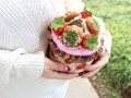 Кръгла Кутия за бижута, торта с френски макарони и ягоди, снимка 2
