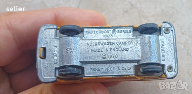 Това е класическа количка Matchbox Series No. 23 Volkswagen Camper, произведена от Lesney в Англия п, снимка 7 - Колекции - 54552049