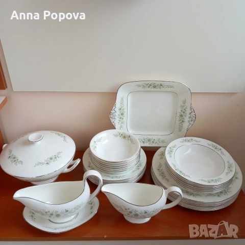 Английски сервиз за хранене на марката Wedgwood