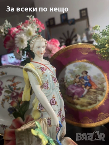 Sitzendorf Germany  Circa 1904 “ Дамата с херувим и куче” Код P2253, снимка 11 - Колекции - 54241563