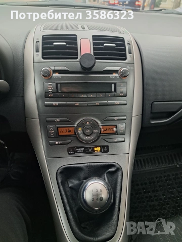 Тойота Аурис 1.6 VVT, снимка 8 - Автомобили и джипове - 54599991