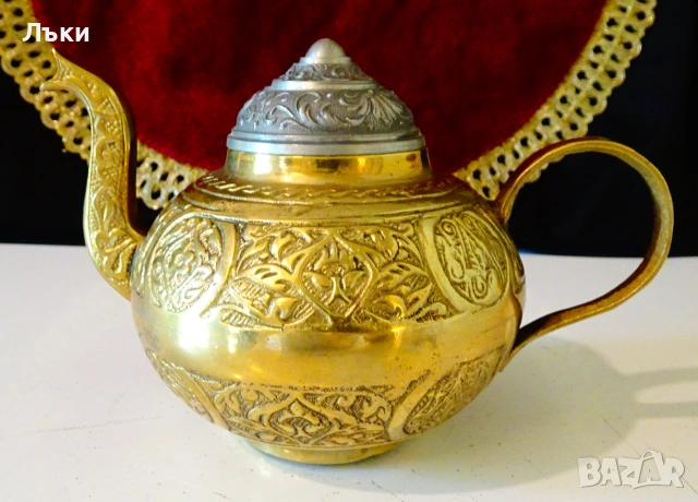 Бронзов чайник 380 гр.,Св.София,орнаменти. 