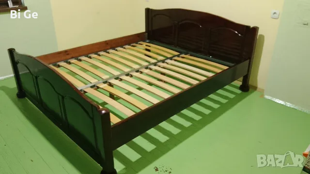 Продавам масивна спална 