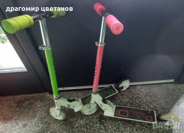 Детска тротинетка със светещи колела Moni Neon, снимка 3 - Скутери и тротинетки - 54835776