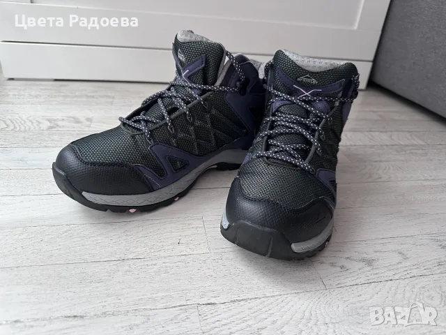 Дамски туристически обувки за планински преходи