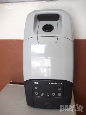 Прахосмукачка "AEG - VAMPYR 7100 electronic" работеща