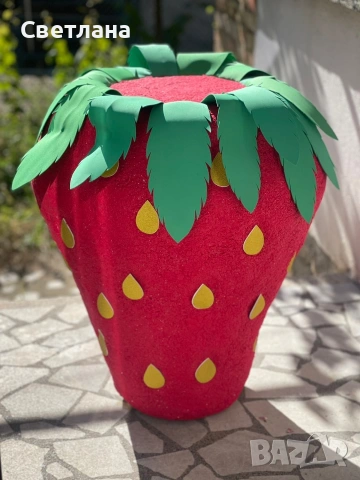Ръчно изработена масичка за торта във формата на ягода 🍓