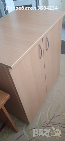 Продавам шкаф запазен с размер 76вис70шир45дълб 