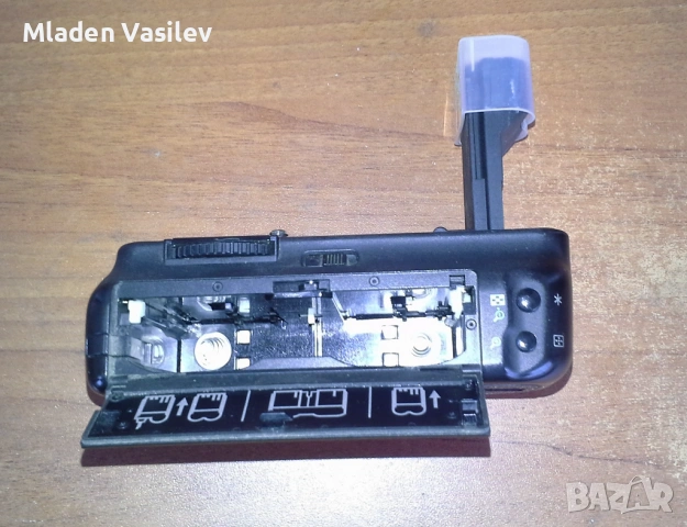 Батериен грип Canon BG-E2N за 20/30/40/50D, снимка 2 - Батерии, зарядни - 54138491