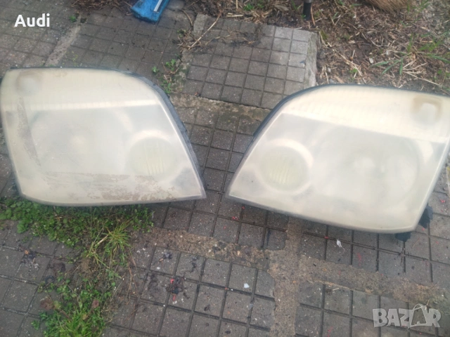 Комплект фарове ляв и десен NISSAN X-TRAIL 2002г