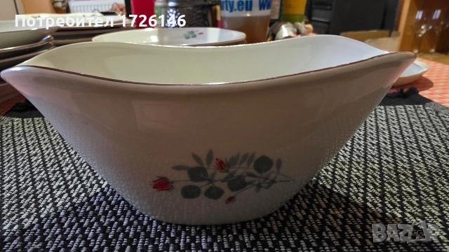 Порцеланова сосиера на Изида 