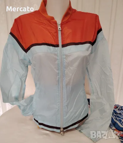 Оригинално дамско яке ветровка Prada Sport, снимка 5 - Якета - 55527488