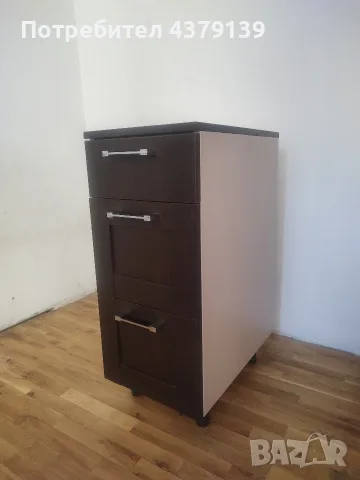 Шкафче 3 чекмеджета 10€ 