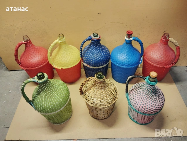 Стари стъклени дамаджани 