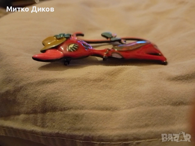 Брошка нова емайл коте, снимка 3 - Колиета, медальони, синджири - 54192414