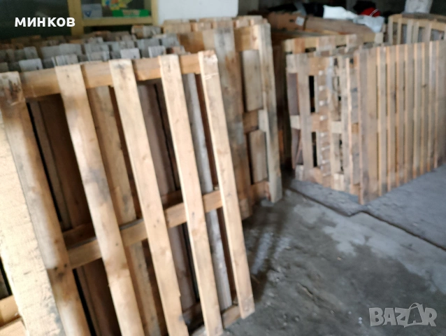 Палета дървени и пвц . Скари