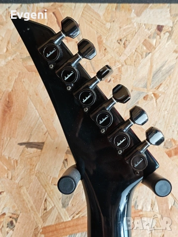 Продавам Charvel Model 2 Limited Edition 1986 г. - Червен цвят + куфар , снимка 6 - Китари - 55232662