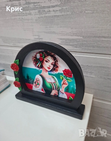 Ръчно изработено пано с българка – модерен стил 🇧🇬, снимка 3 - Декорация за дома - 54041311