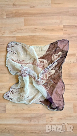 Pierre Cardin копринено шалче , снимка 4 - Шалове - 54318791