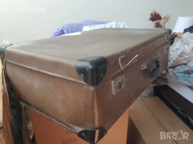 Стар куфар за декорация 