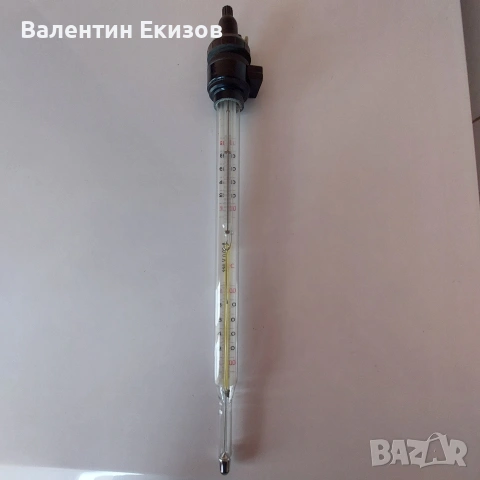 Лабораторна стъклария и термометър