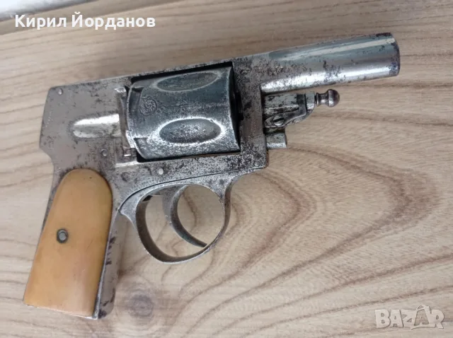 Стар античен револвер, снимка 6 - Антикварни и старинни предмети - 55600220