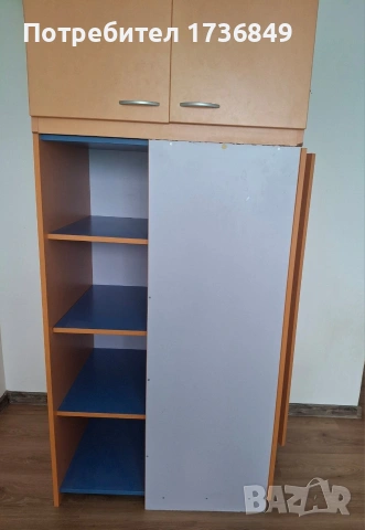 Продавам гардероб и две единични легла 