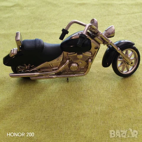 Часовник миниатюра мотор Chopper, Pierre Cardin. , снимка 3 - Други - 55391809