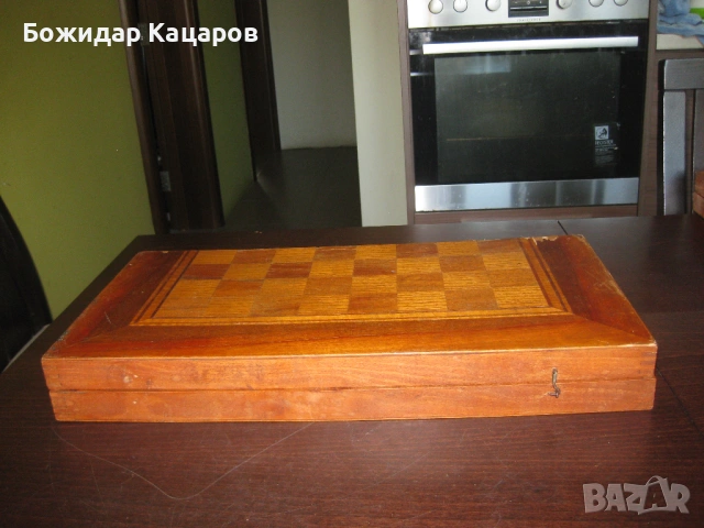  Стари шах и табла, с бакелитени пулове и фигури. Размер на дъската - 48/48 см. Цена - 47 евро. Пращ, снимка 7 - Шах и табла - 54814758