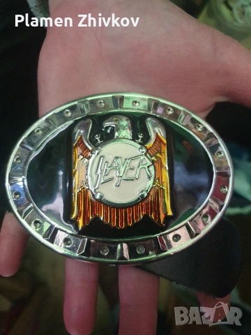 натурална кожа с катарама на известна метъл група 