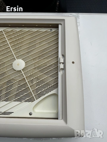 Люк с Вентилатор Thule Omnivent 12V С монтажен размер : 40/40 , снимка 2 - Къмпинг мебели - 54197083