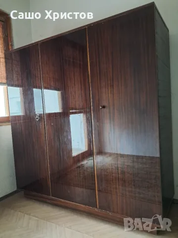 Трикрилен гардероб., снимка 3 - Гардероби - 55606229