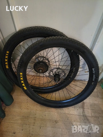 капли 26" с гуми Maxxis Holy Roller , снимка 4 - Части за велосипеди - 54544852