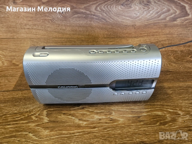 Радио Grundig Music Boy 51 Silver – Мощно преносимо радио с топ звук и отлично състояние., снимка 2 - Радиокасетофони, транзистори - 54199906