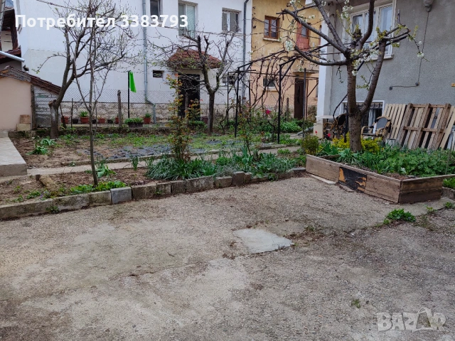 Етаж от къща 162кв.м.с отделен вход гараж и двор