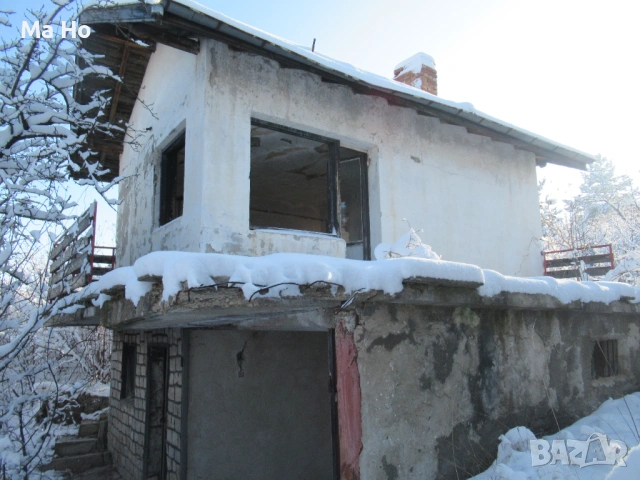 Продавам малка вила (за реновиране) с двор в Герман