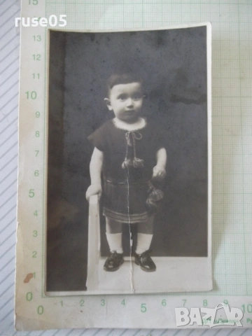 Снимка на малко дете във фотостудио стара