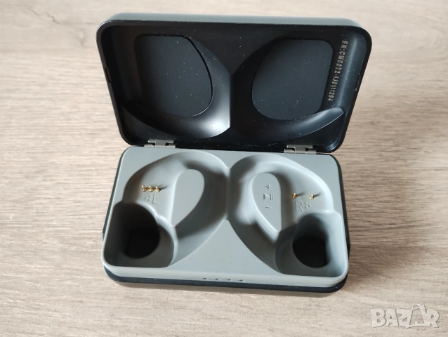 JBL Endurance Peak зарядна кутия, снимка 3 - Безжични слушалки - 54637576