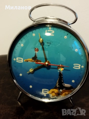 Стар анимиран будилник, настолен часовник