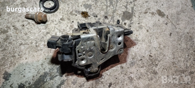 Брава предна лява врата Mercedes C 180 W202 1.8-122к.с., снимка 3 - Части - 54779899