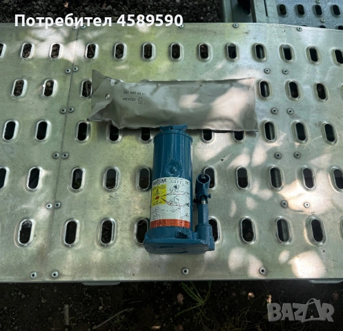 ЧИСТО НОВ Oригинален авариен комплект - КРИК,КЛЮЧ ЗА ГУМИ,КУКА за Mercedes Sprinter,Vw Crafter, снимка 4 - Части - 55136523