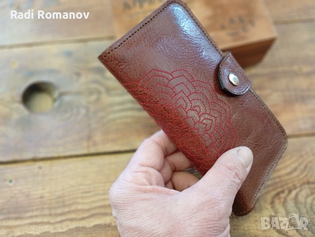 Ръчно изработен дамски кожен портфейл 