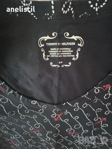 Оригинална дамска тениска Tommy Hilfiger – Размер S, снимка 2 - Тениски - 55068952